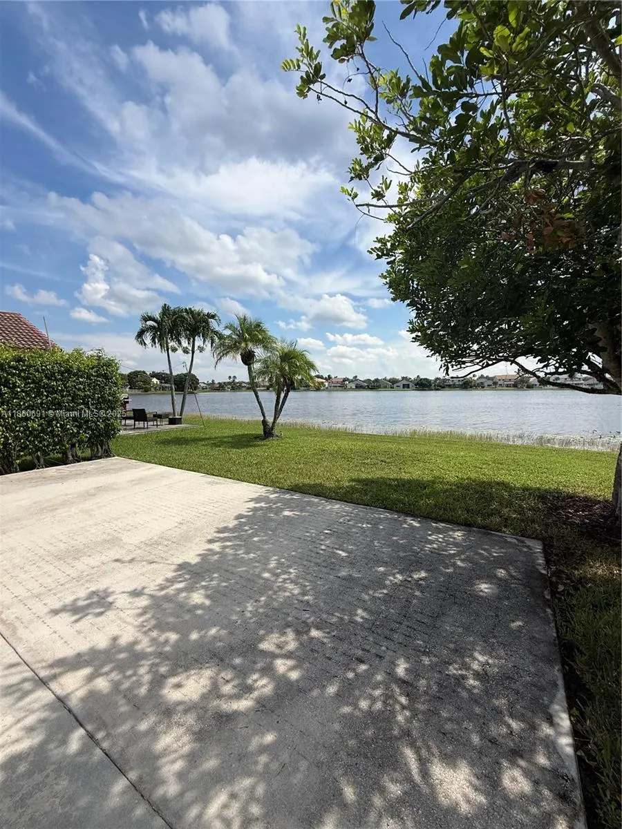 1421 Presidio Dr