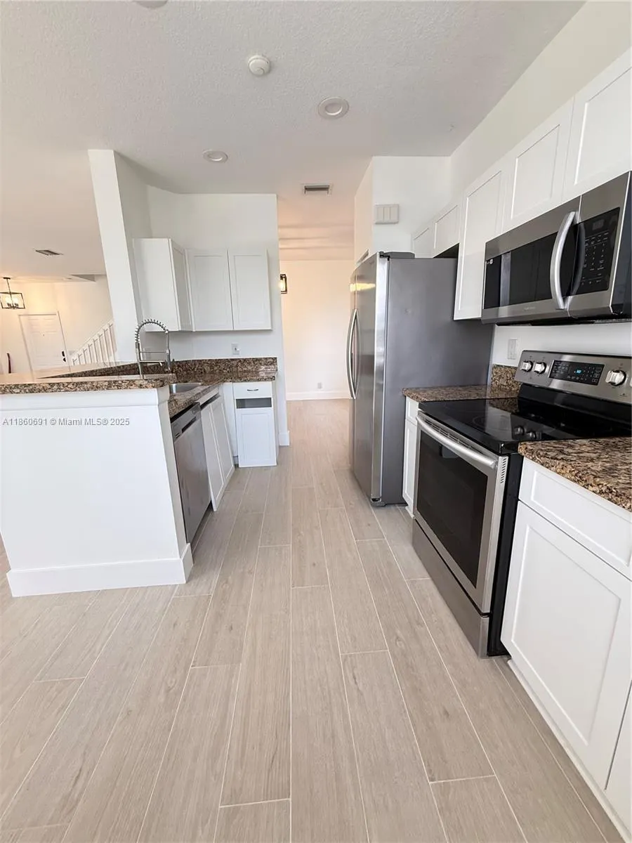 1421 Presidio Dr