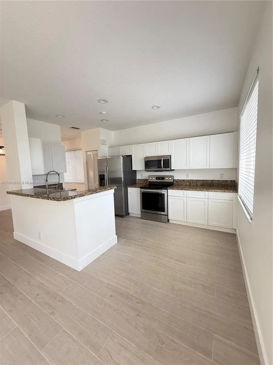 1421 Presidio Dr