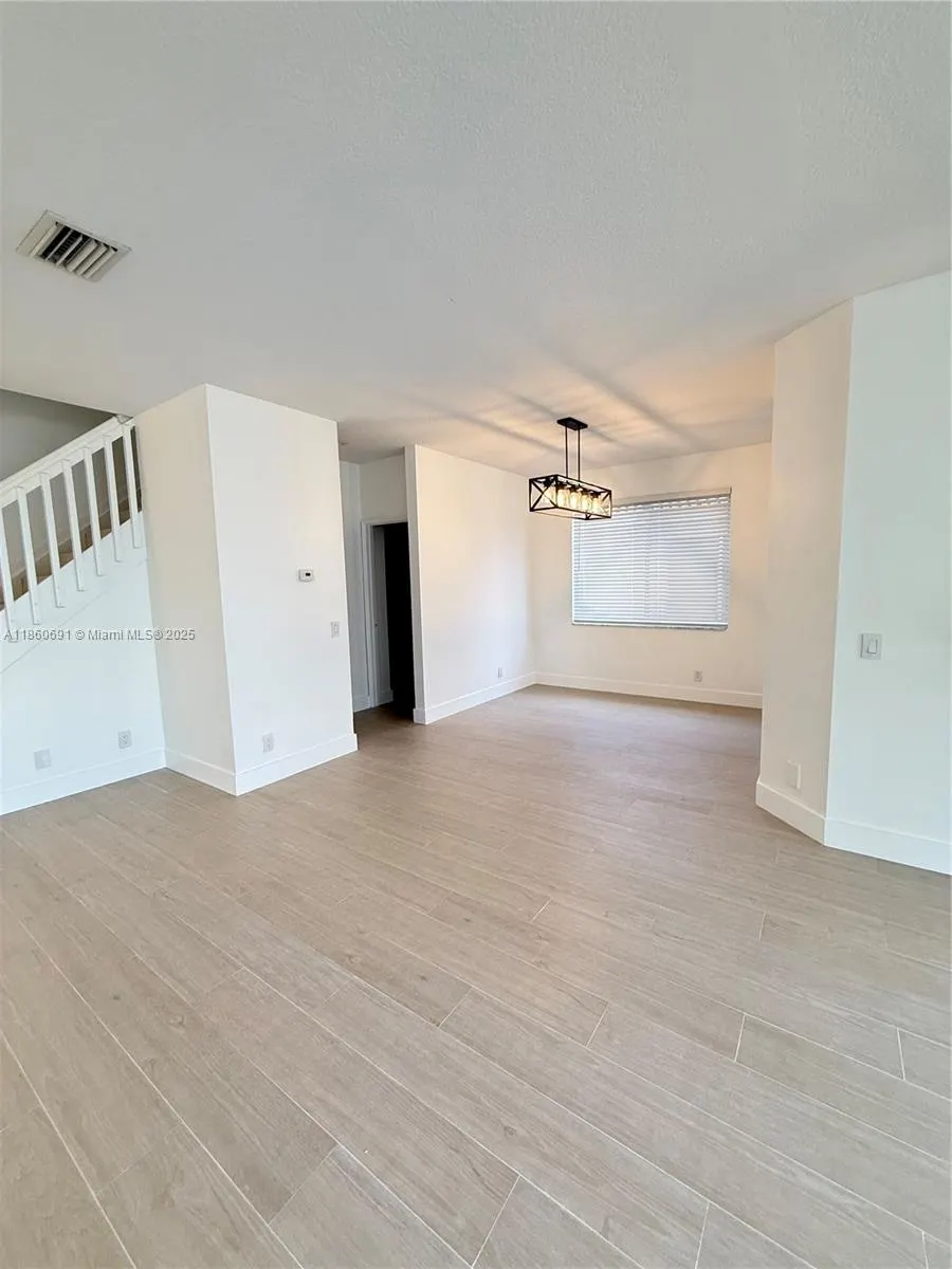 1421 Presidio Dr