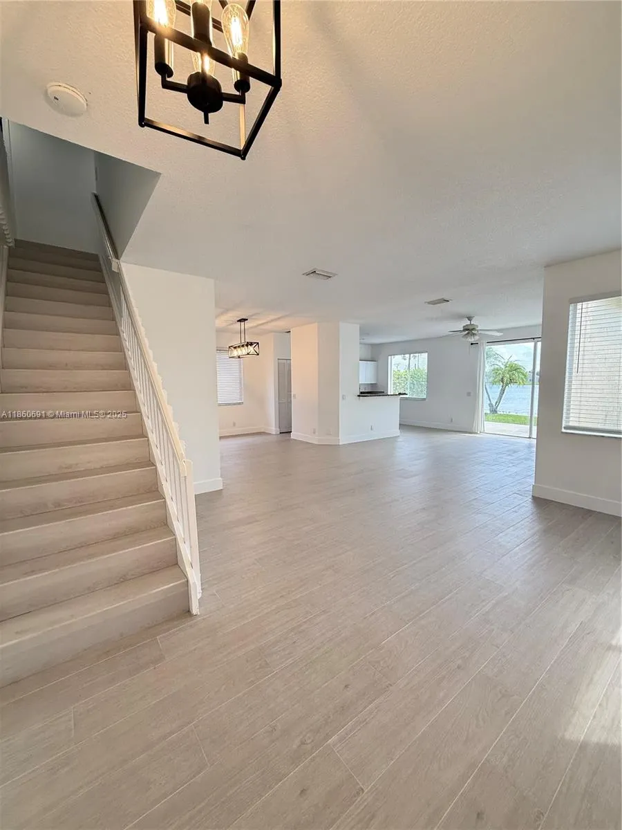 1421 Presidio Dr
