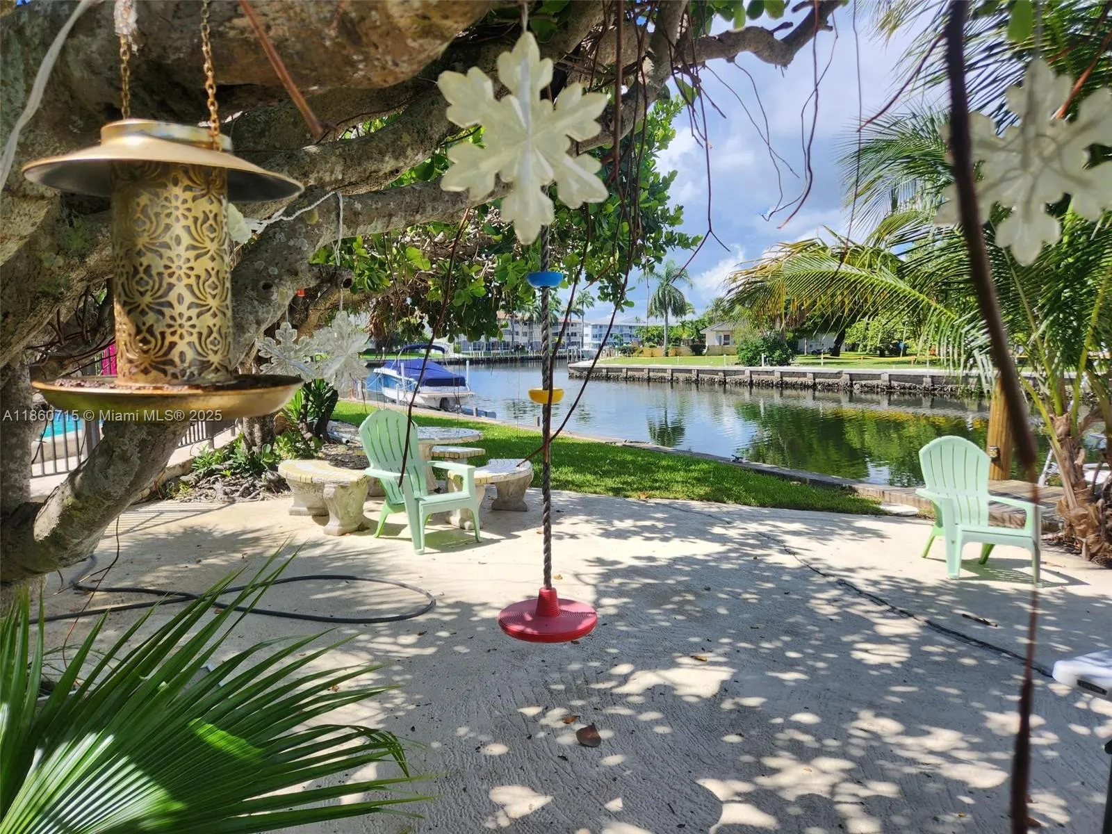 455 Golden Isles Dr, #305