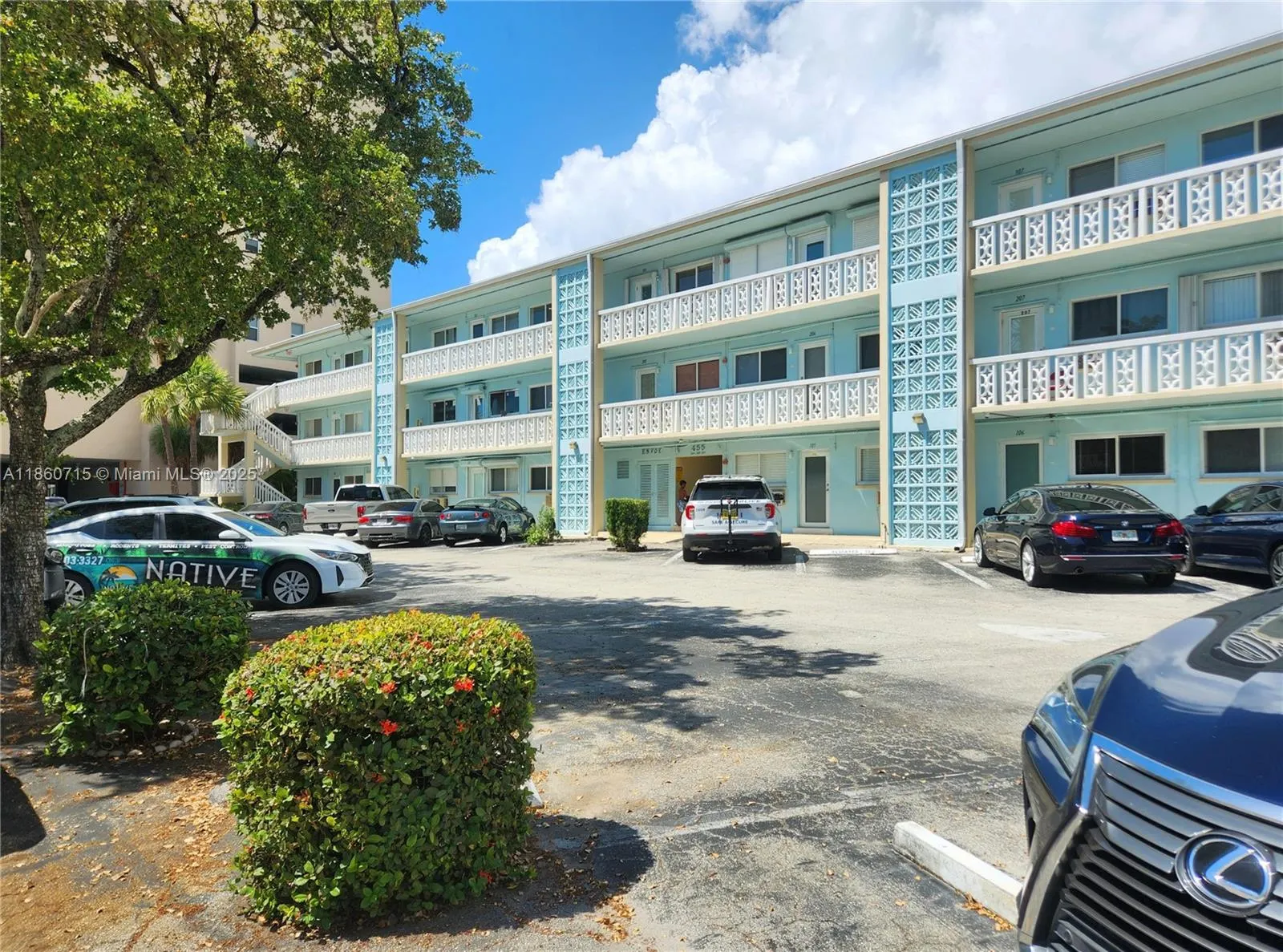 455 Golden Isles Dr, #305