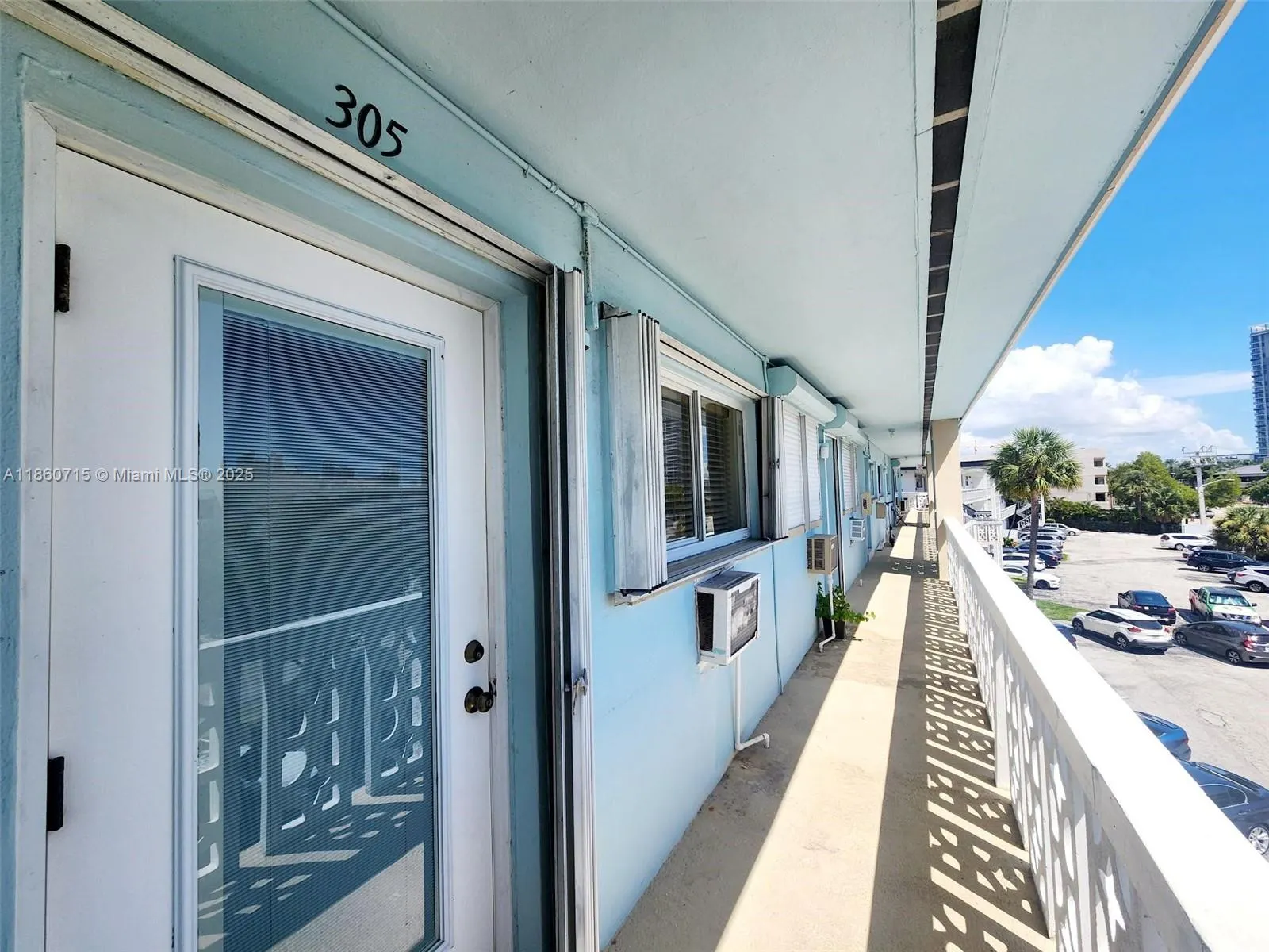 455 Golden Isles Dr, #305