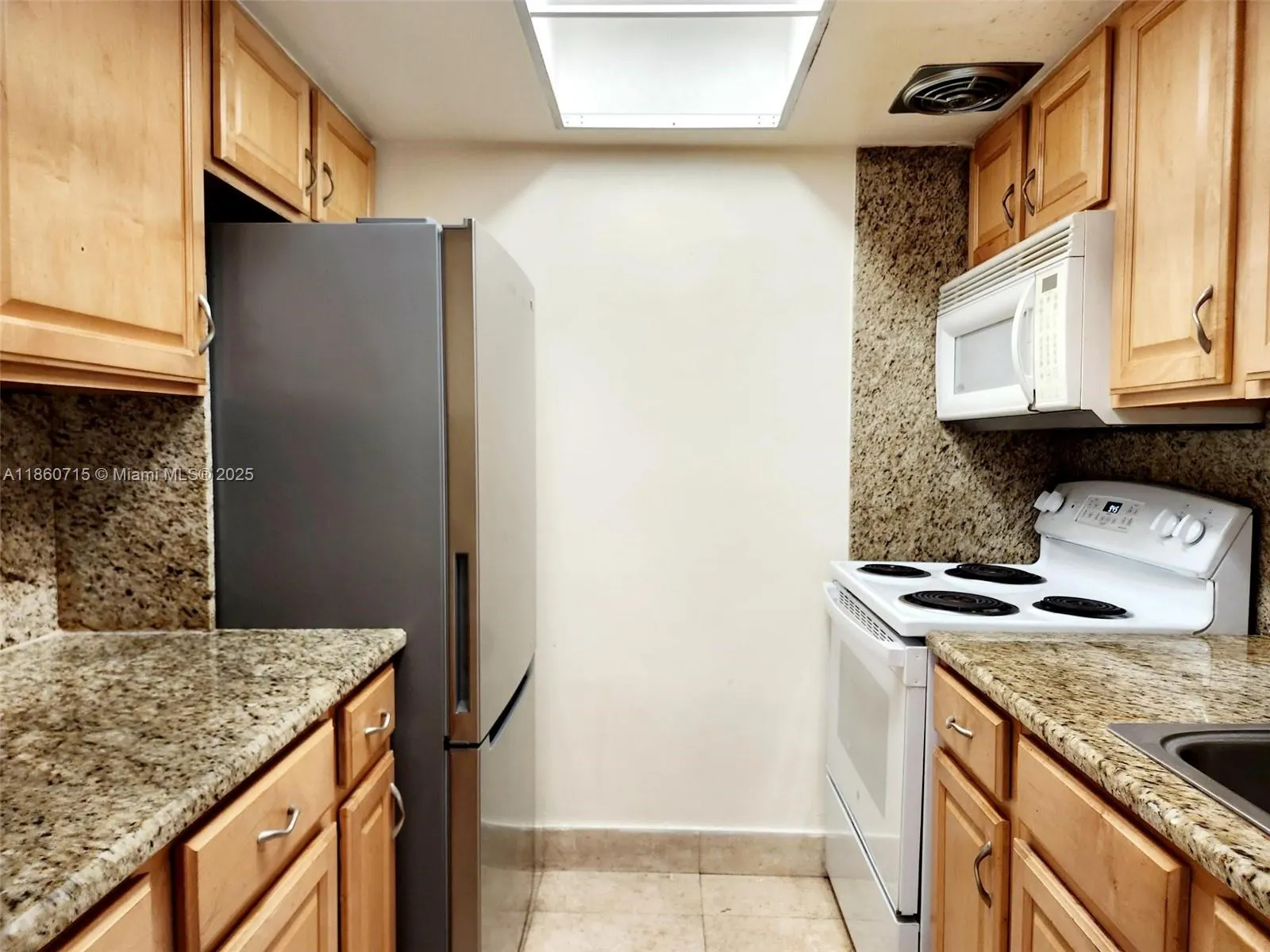 455 Golden Isles Dr, #305