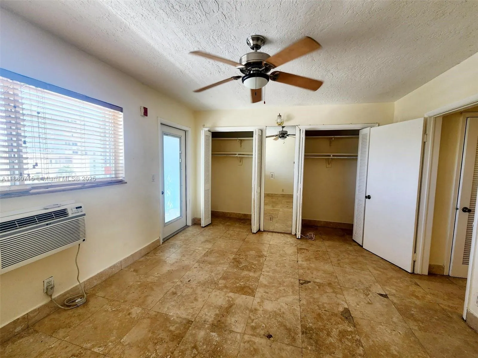 455 Golden Isles Dr, #305