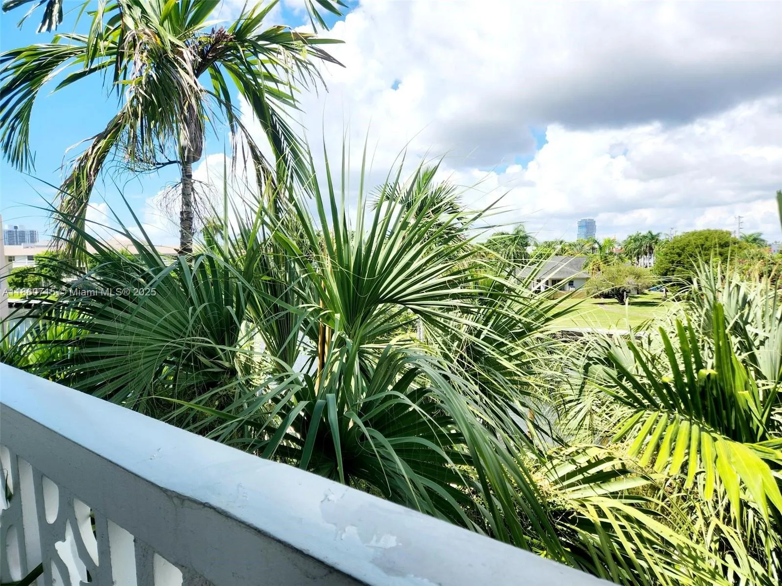 455 Golden Isles Dr, #305
