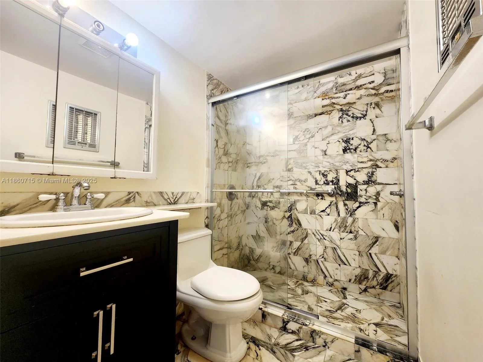 455 Golden Isles Dr, #305