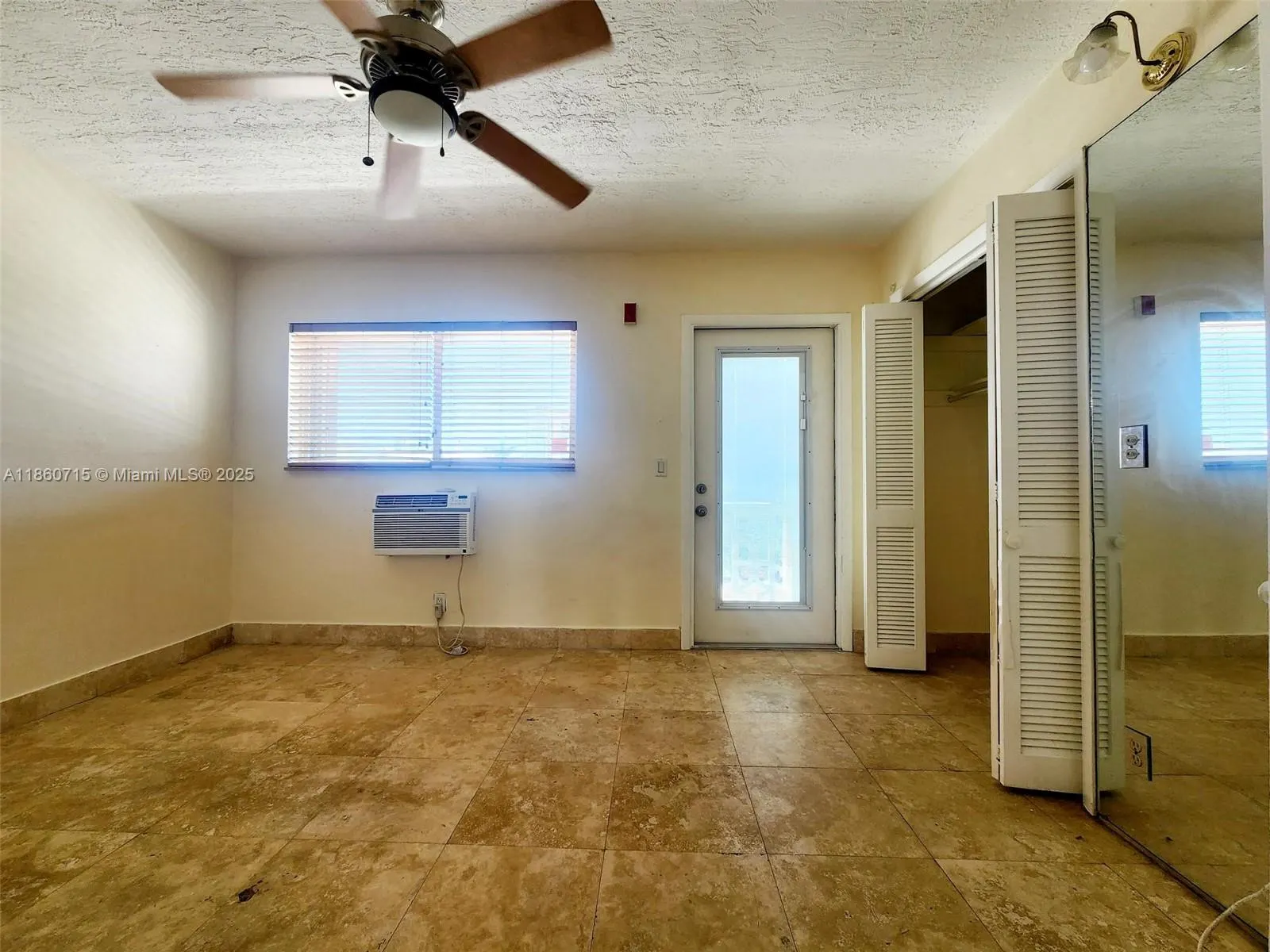 455 Golden Isles Dr, #305