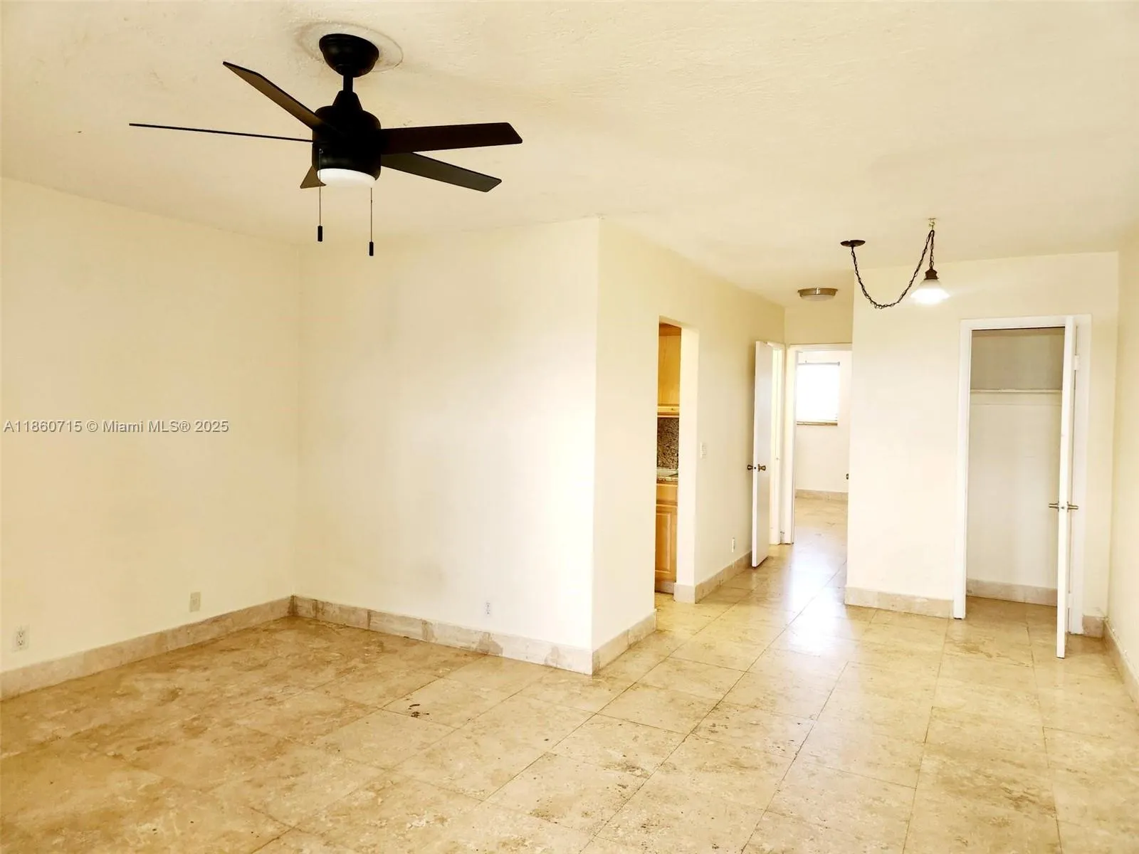 455 Golden Isles Dr, #305