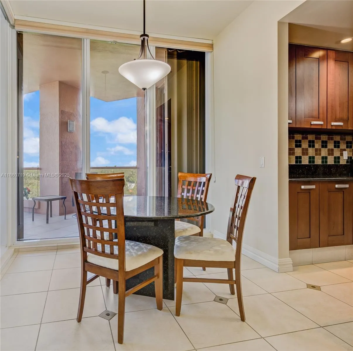 60 Edgewater Dr, #7H