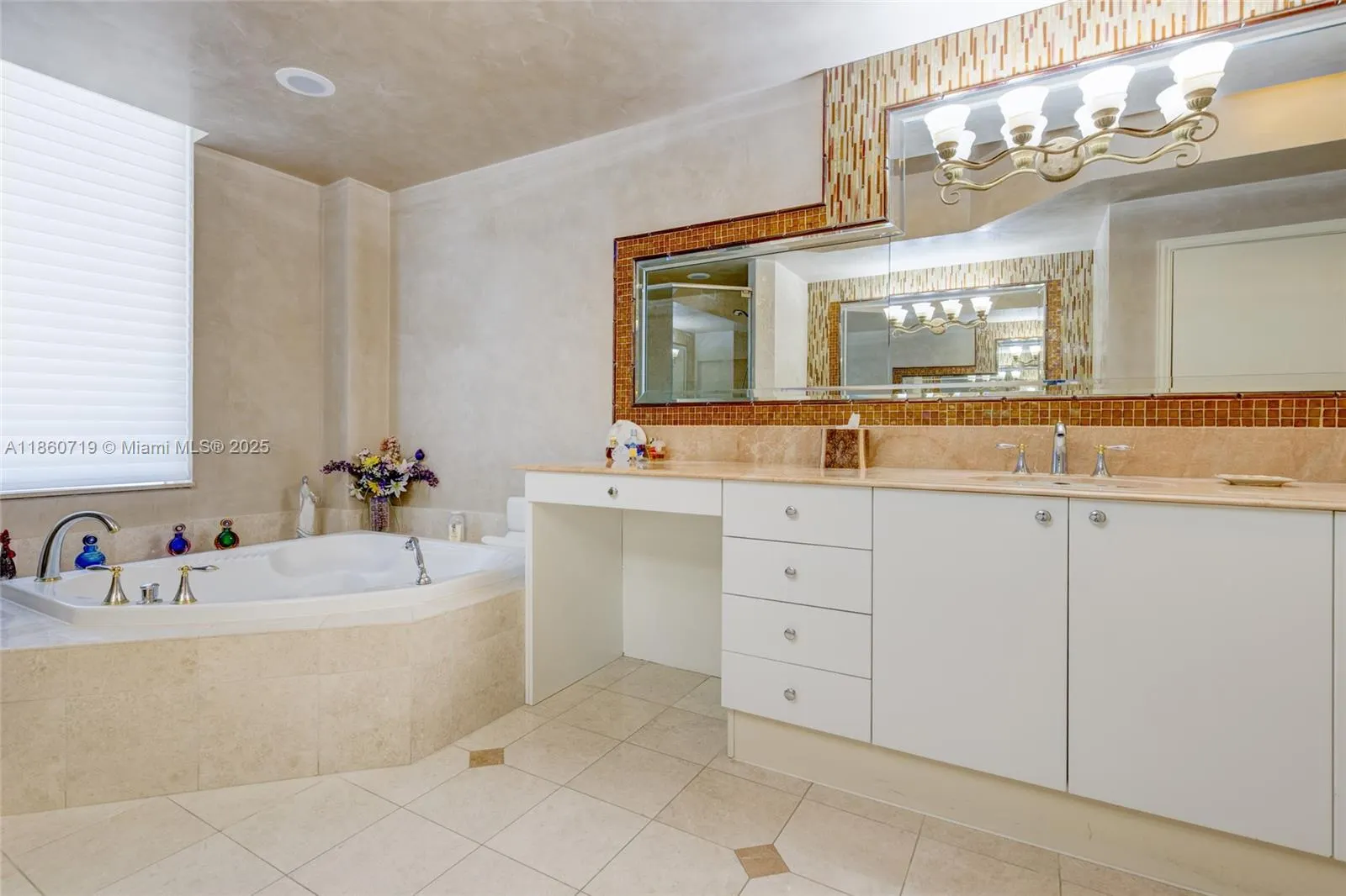 60 Edgewater Dr, #7H