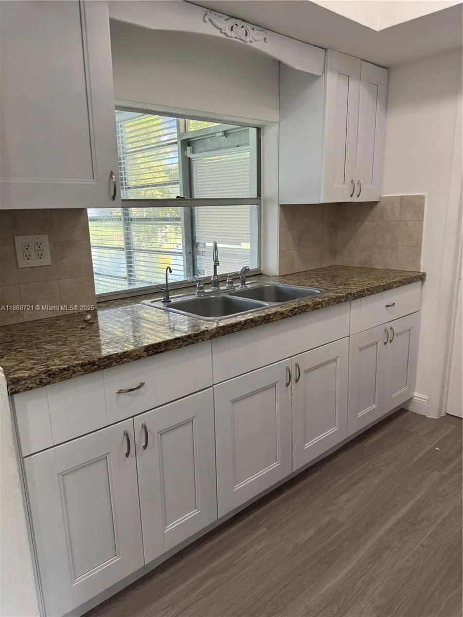 2985 NW 69th Ave