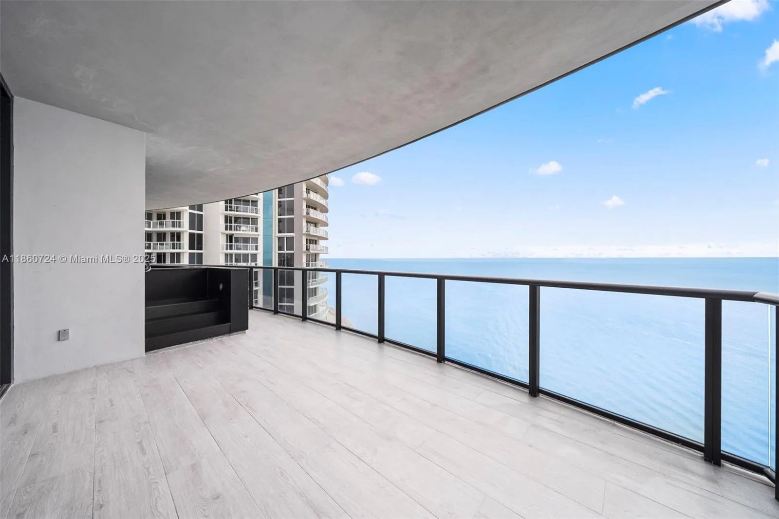 18555 Collins Ave, #2105