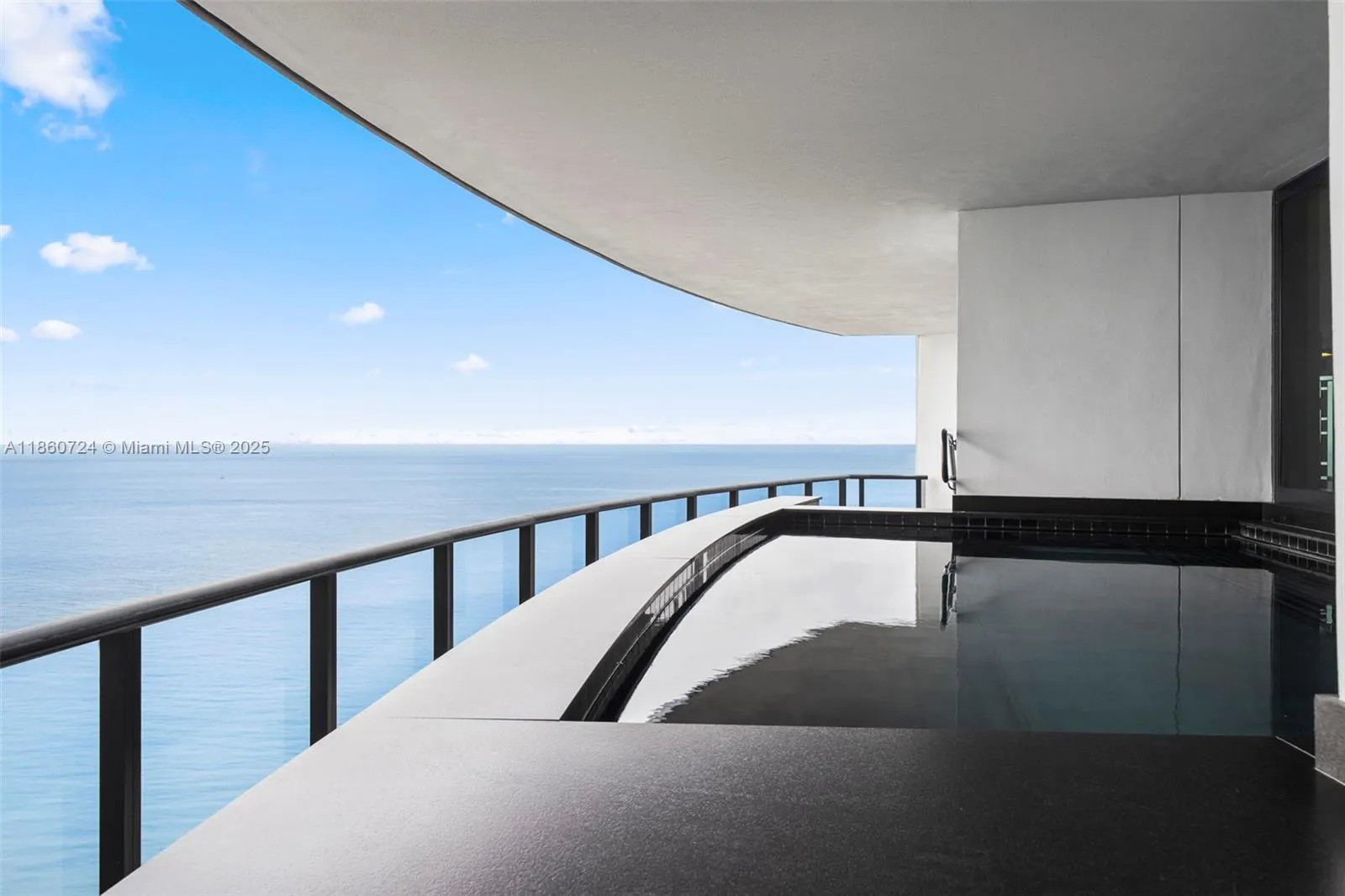 18555 Collins Ave, #2105