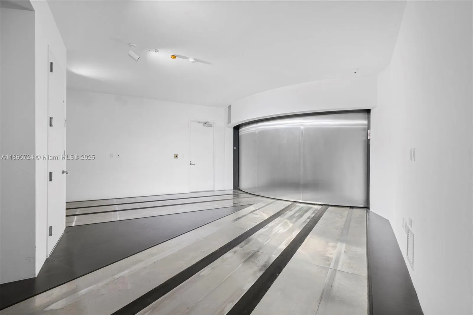 18555 Collins Ave, #2105