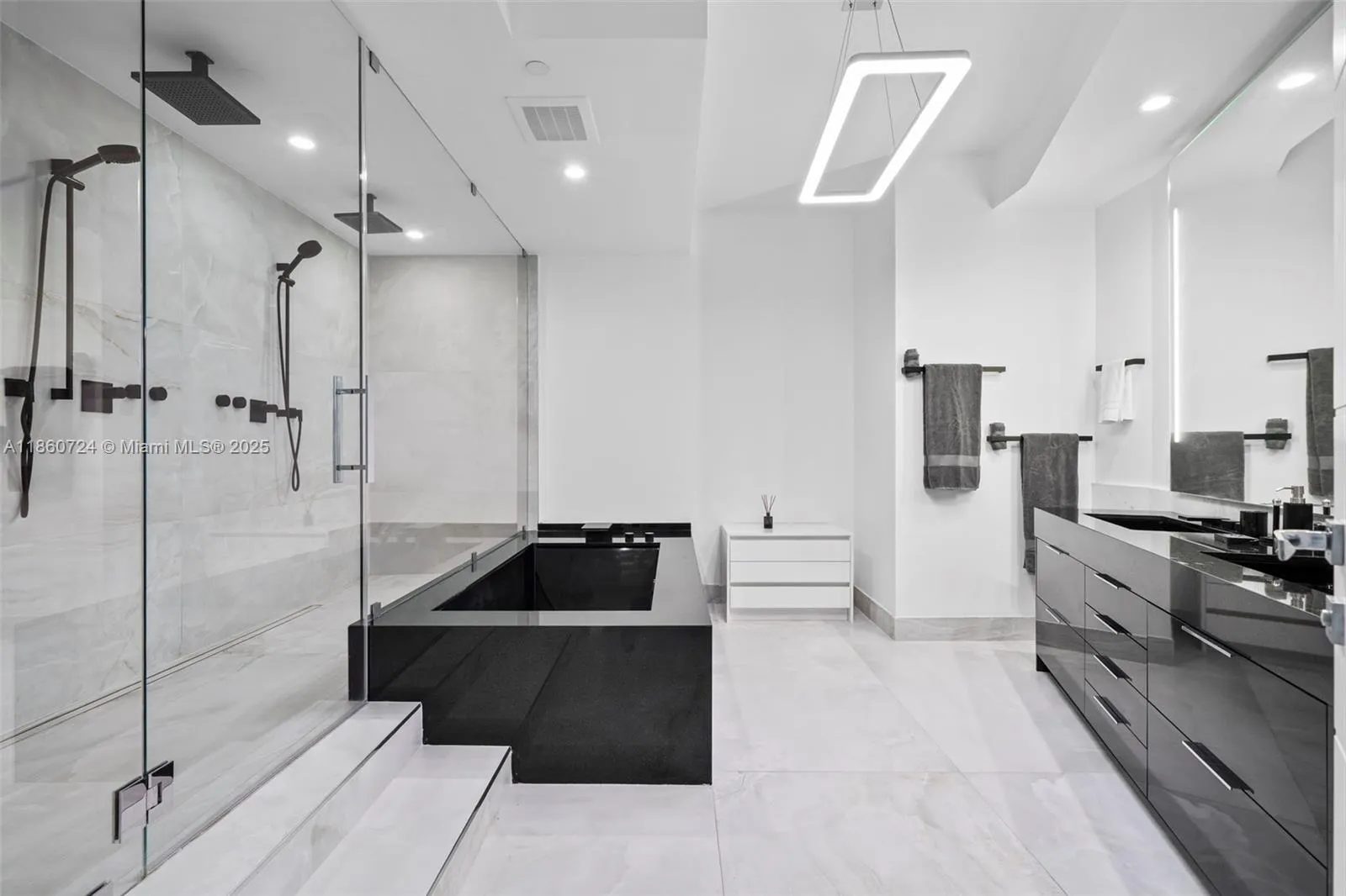 18555 Collins Ave, #2105
