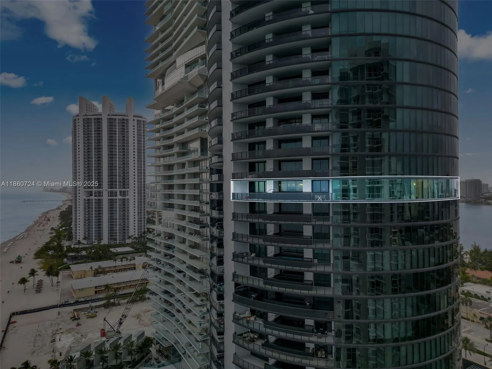 18555 Collins Ave, #2105