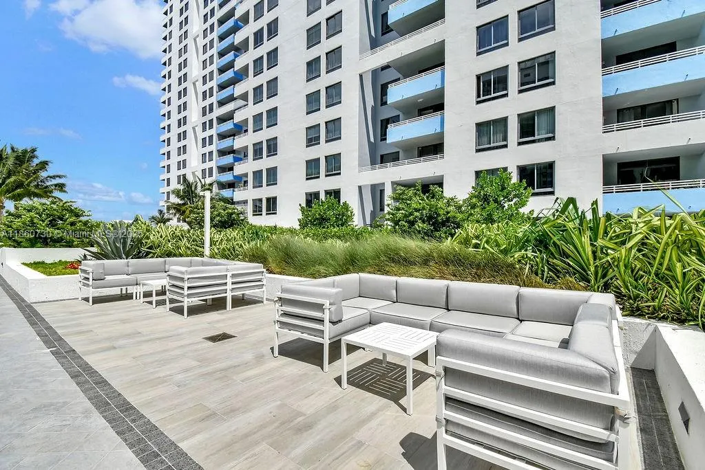 1330 West Ave, #LPH02