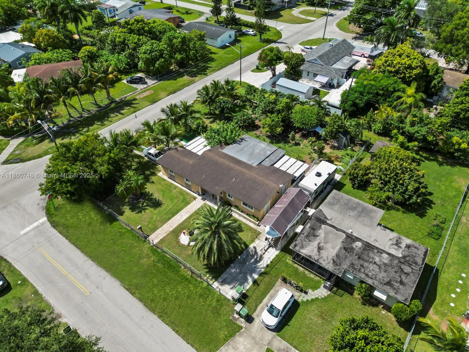 545 NW 10th St