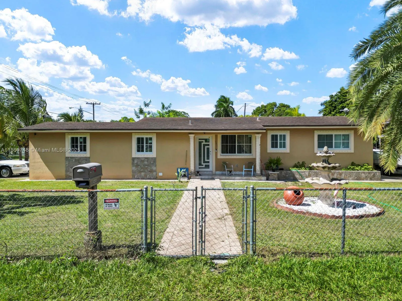 545 NW 10th St