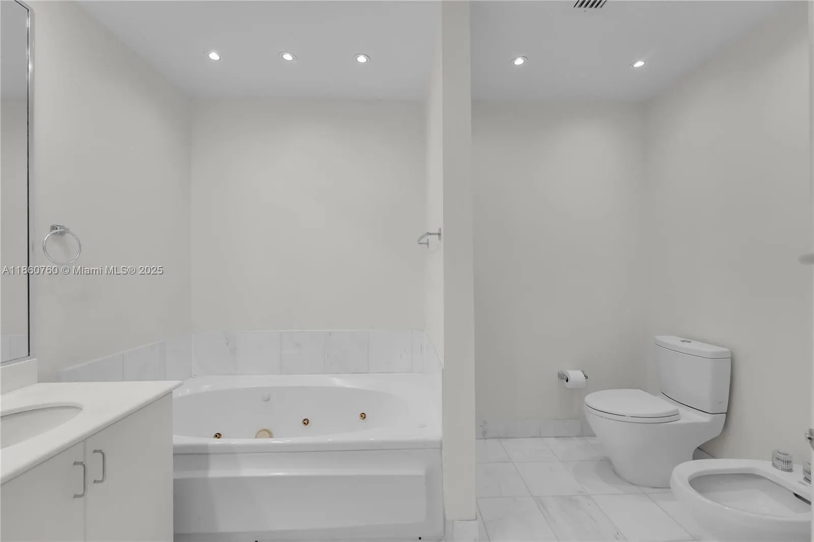 1 Century Ln, #202