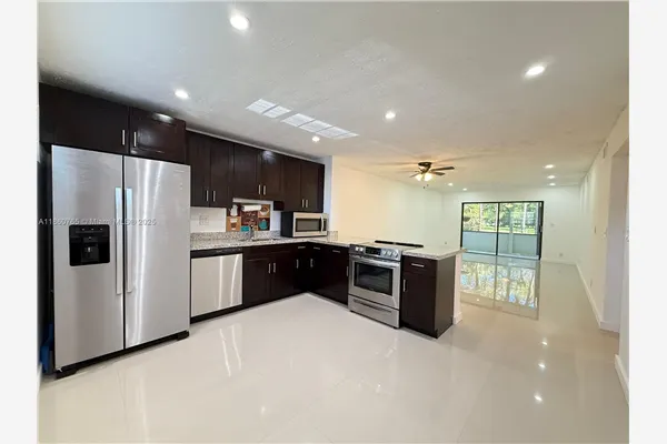 6095 N Sabal Palm Blvd