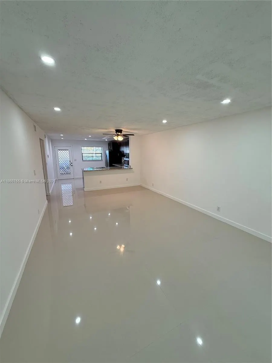 6095 N Sabal Palm Blvd, #103