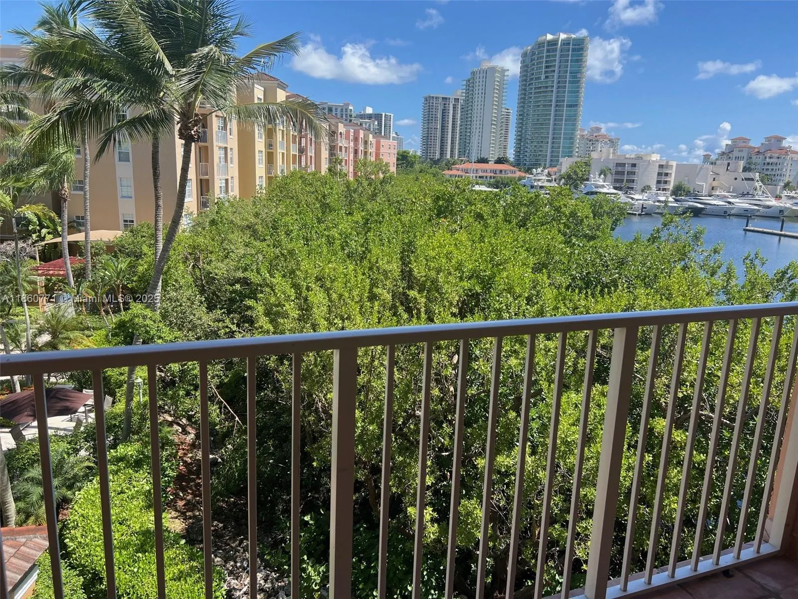 19701 E Country Club Dr, #5408