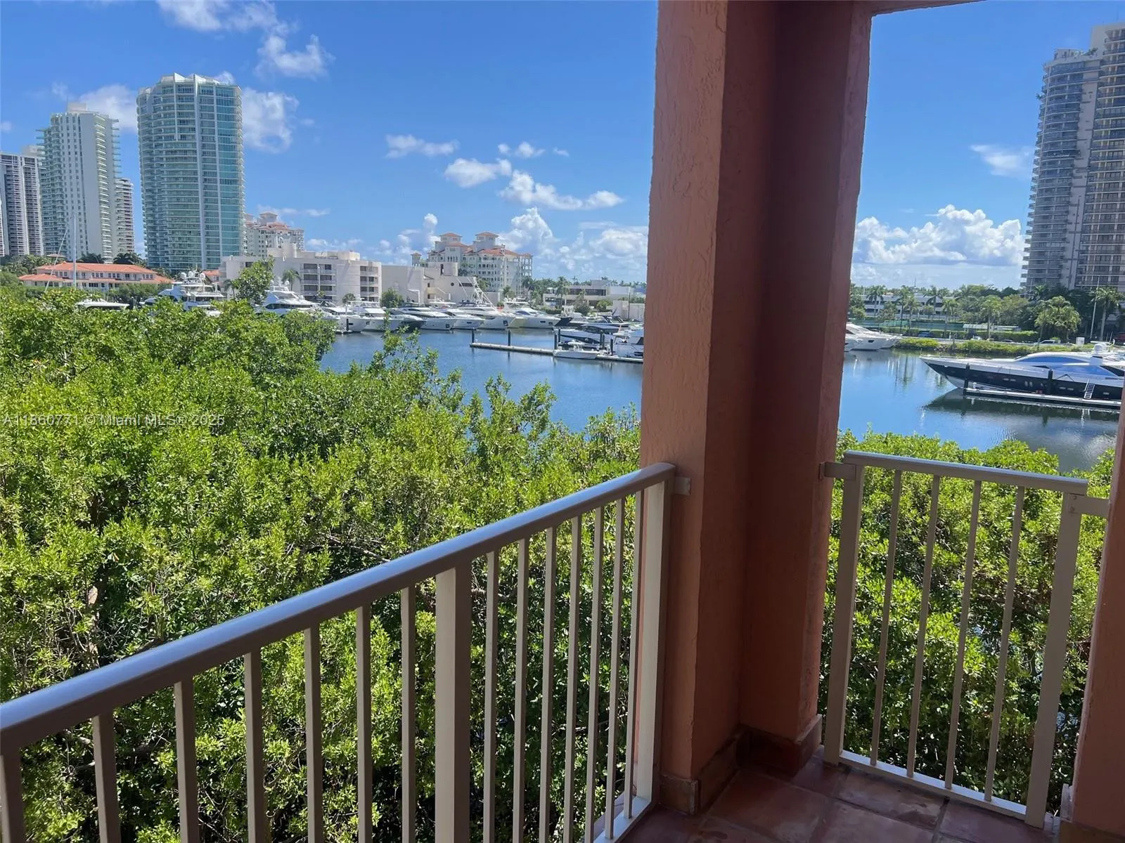 19701 E Country Club Dr, #5408
