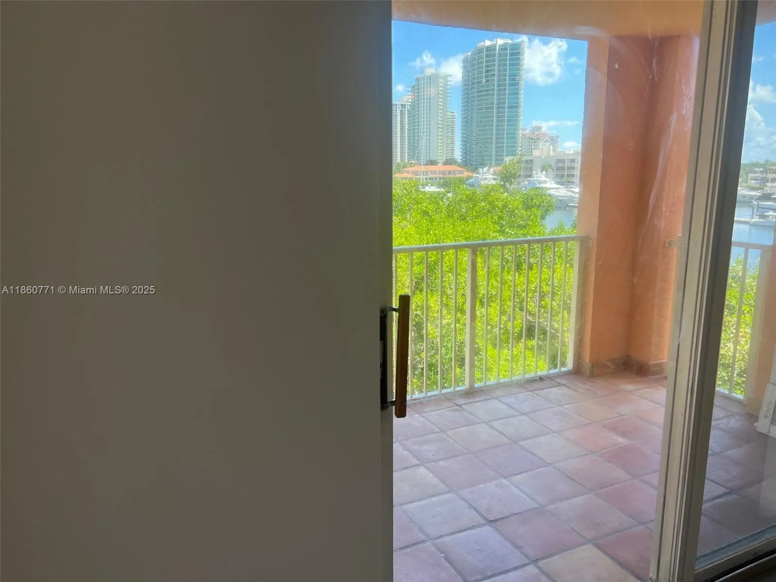 19701 E Country Club Dr, #5408