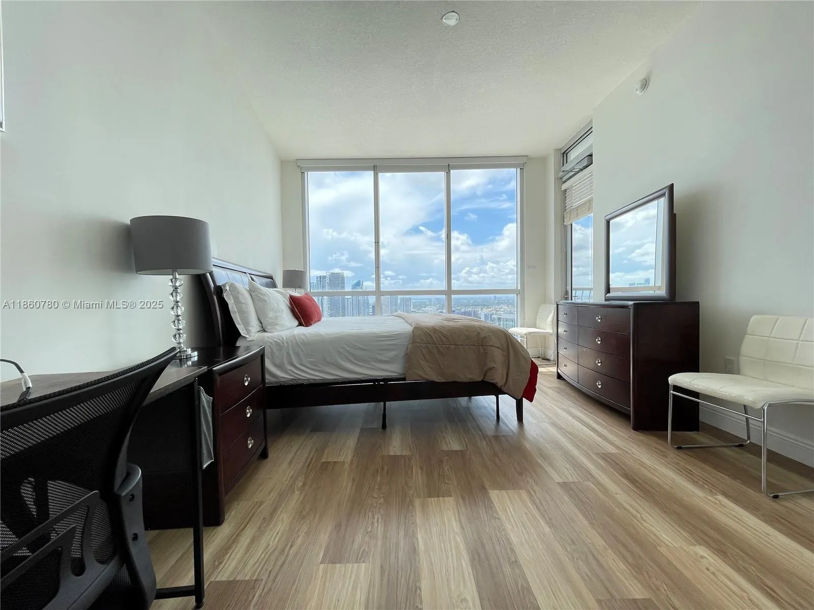 1750 N Bayshore Dr, #5614