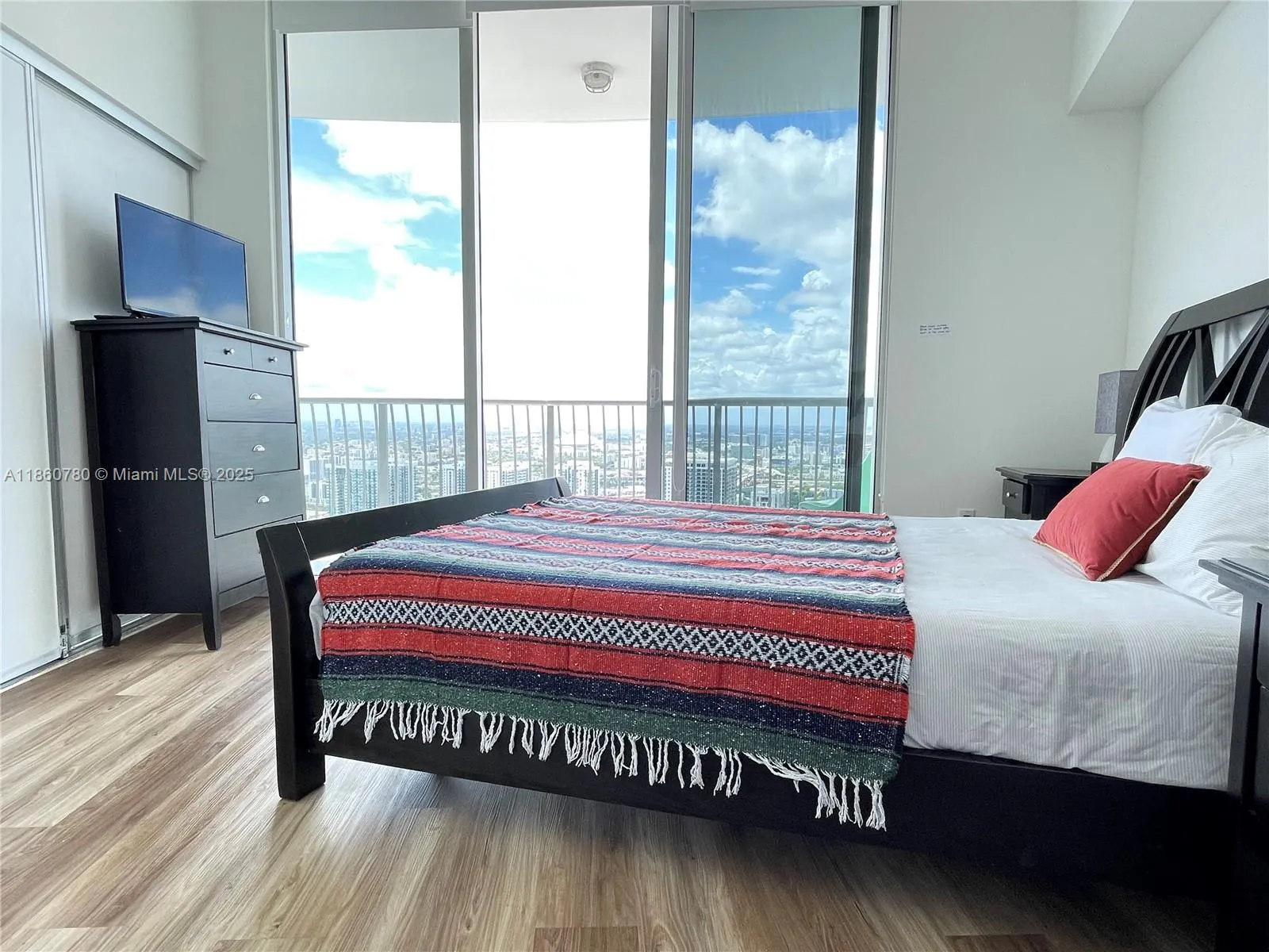 1750 N Bayshore Dr, #5614