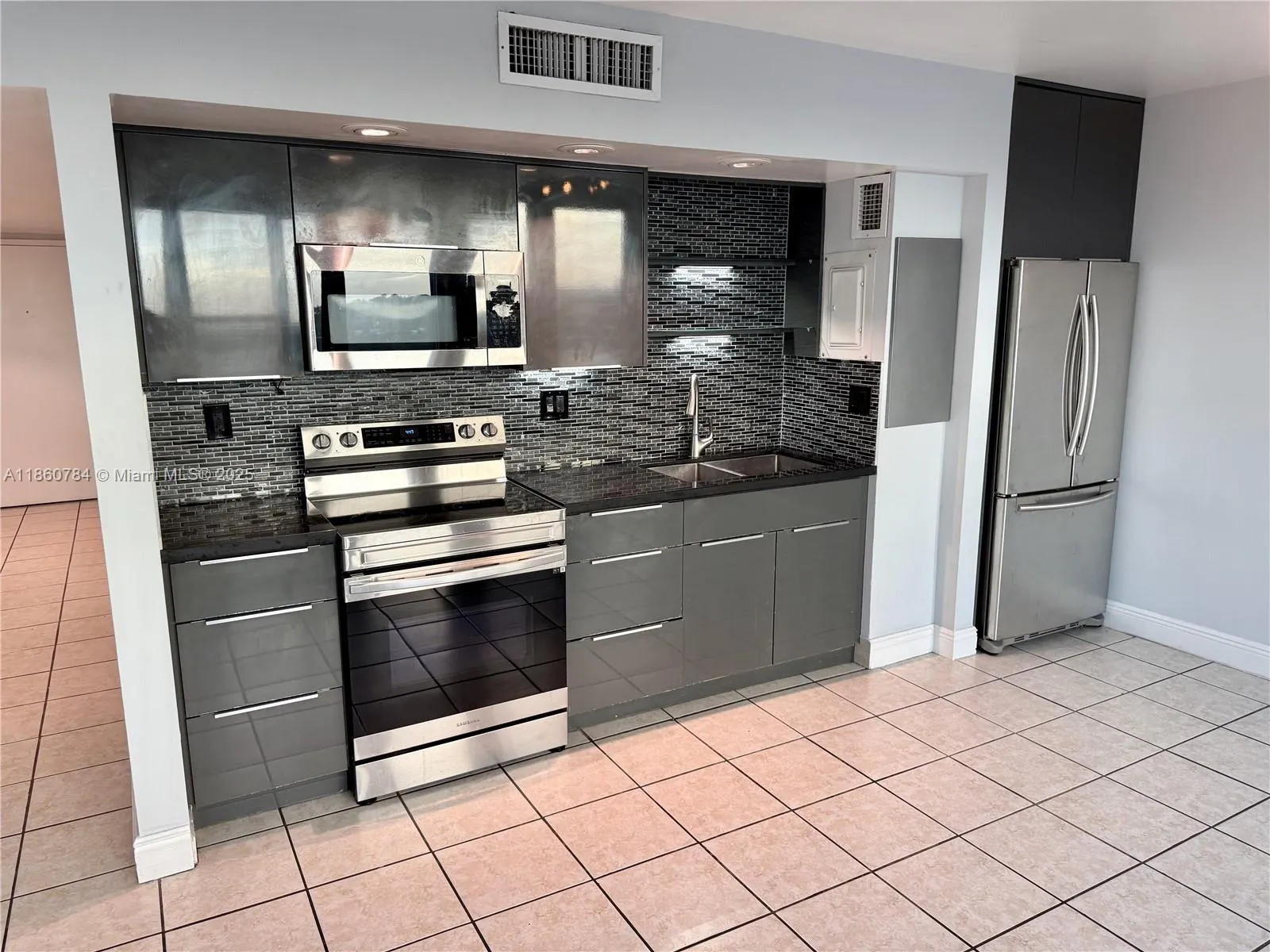 900 Bay Dr, #913