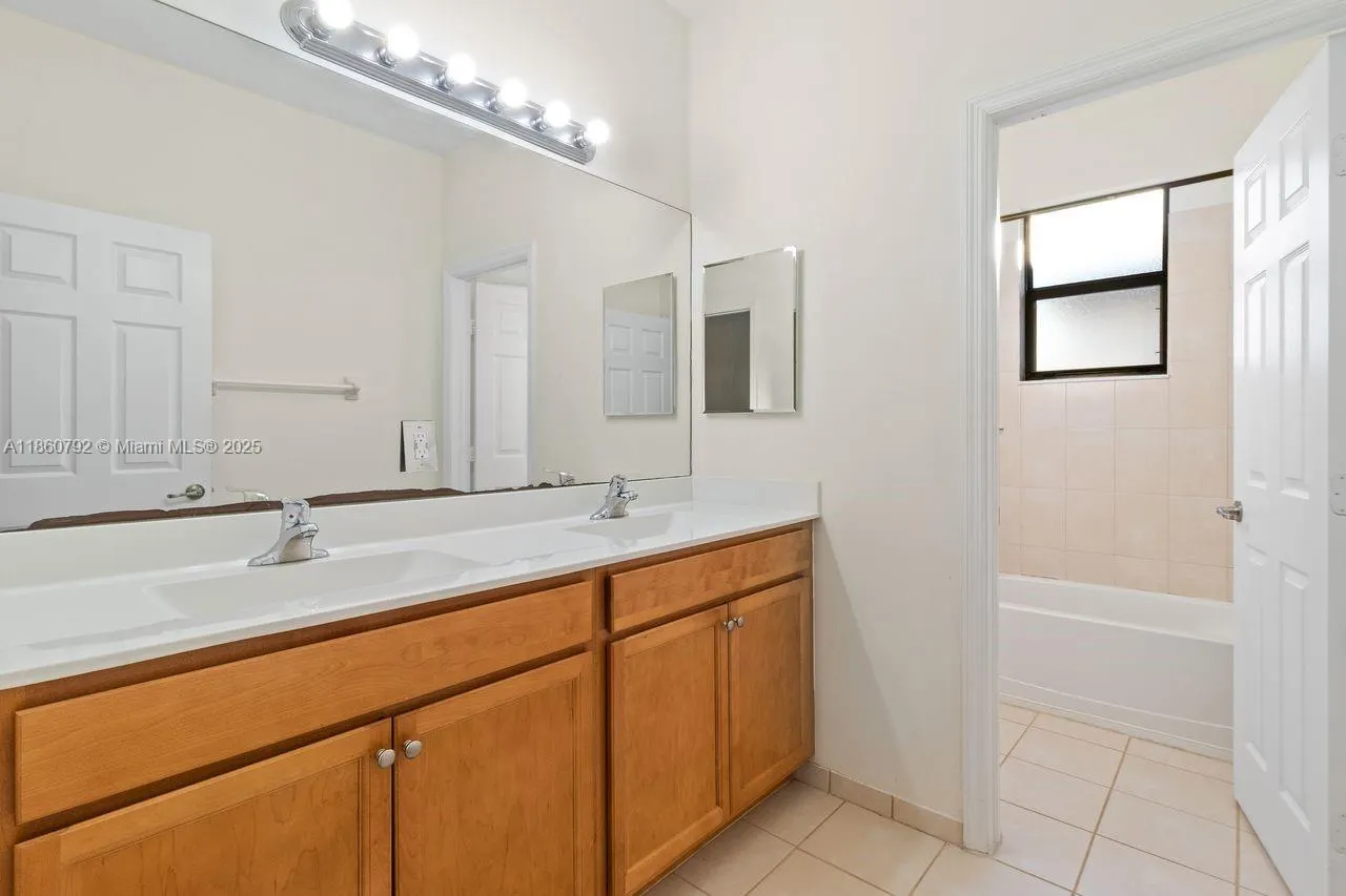 3503 W 93rd Pl