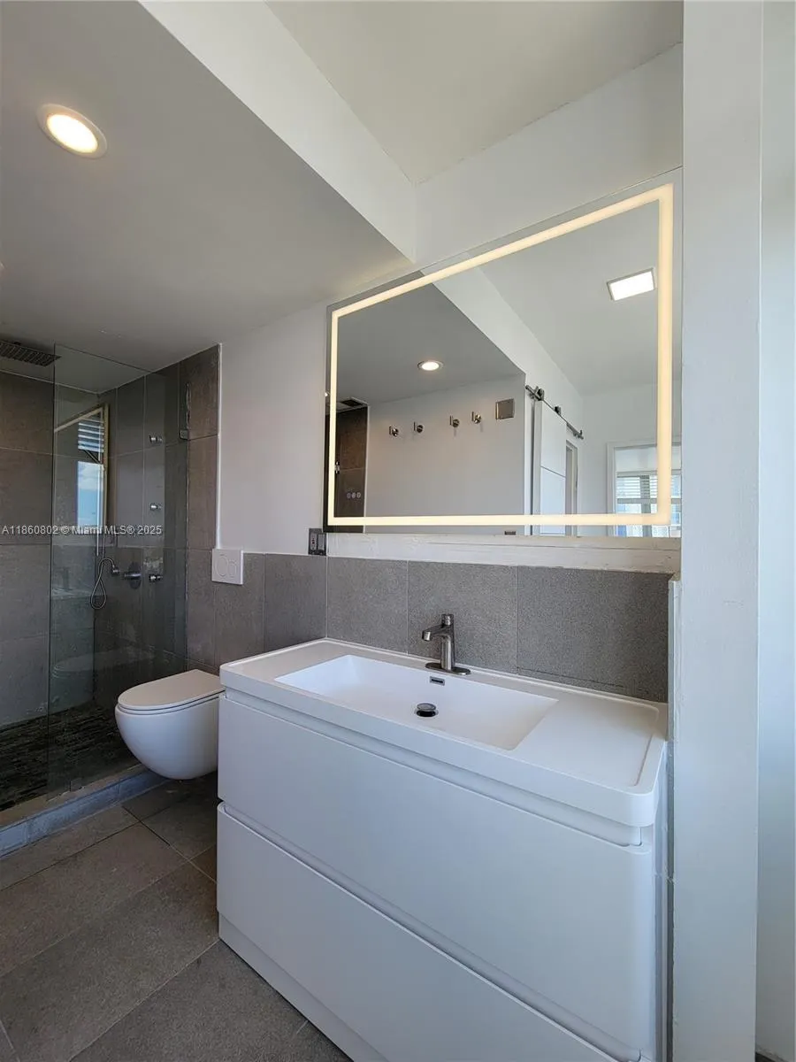 1000 West Ave, #1029