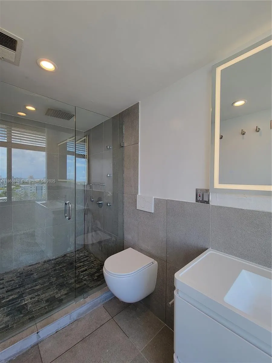 1000 West Ave, #1029