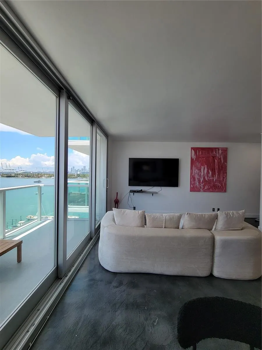 1000 West Ave, #1029