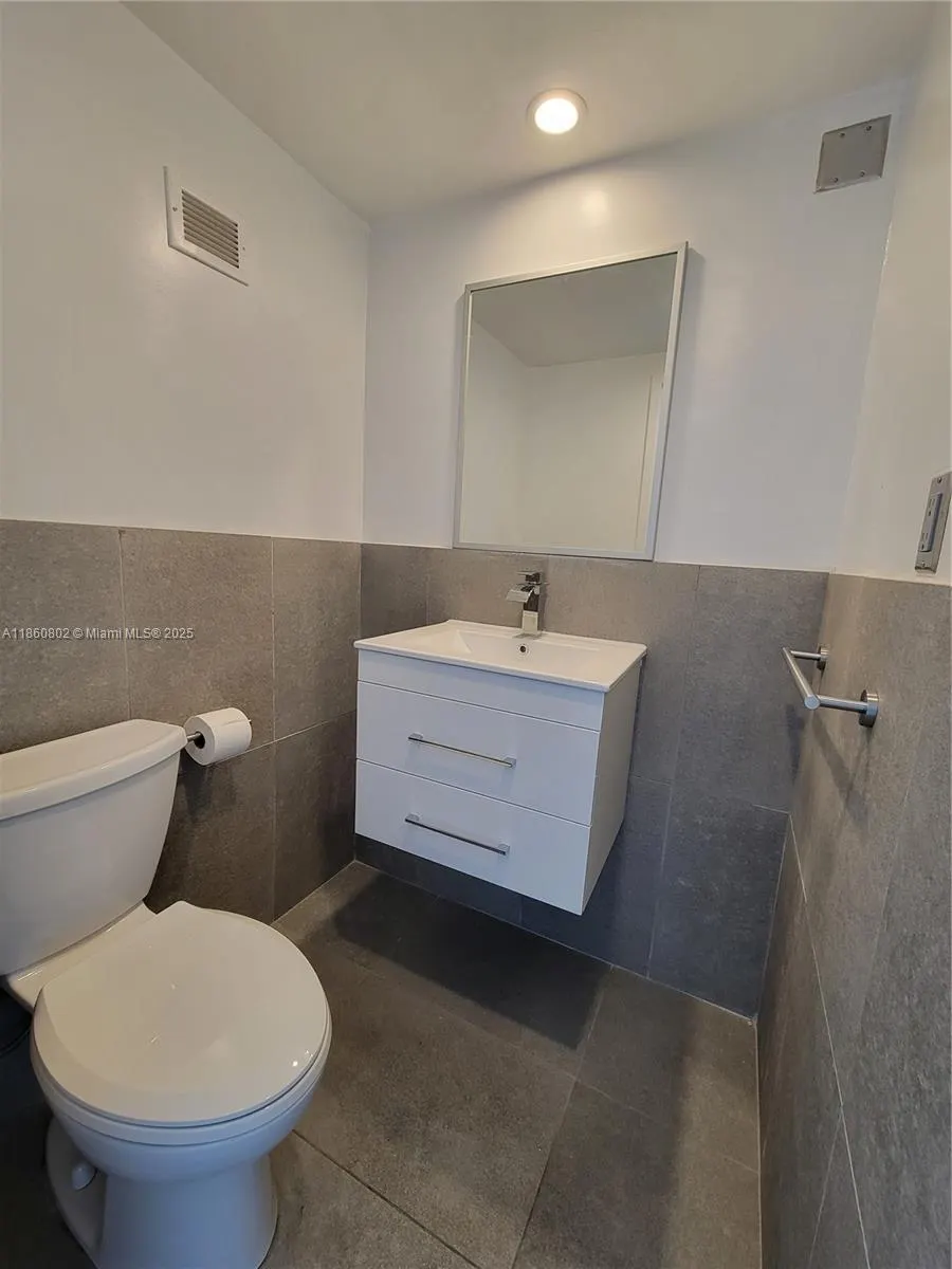 1000 West Ave, #1029