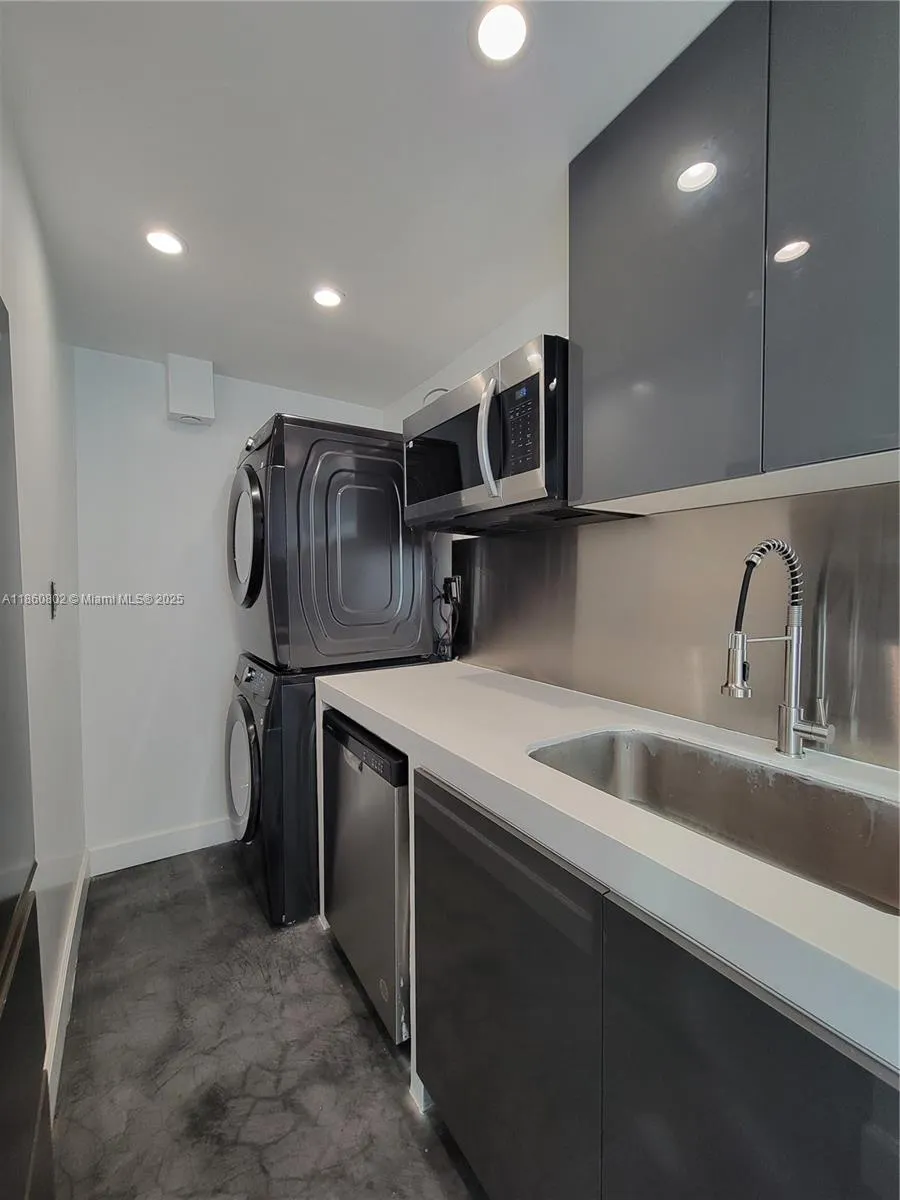 1000 West Ave, #1029