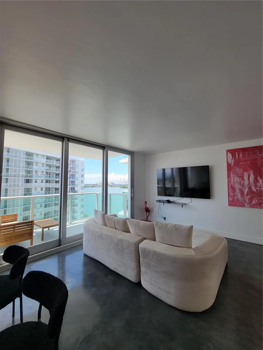 1000 West Ave, #1029