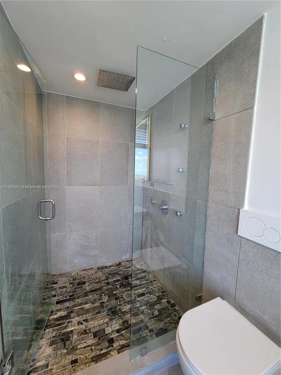 1000 West Ave, #1029