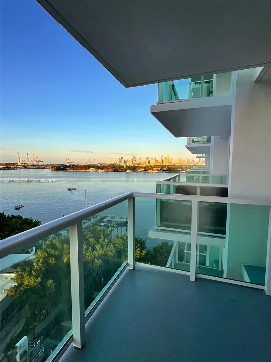 1000 West Ave, #1029