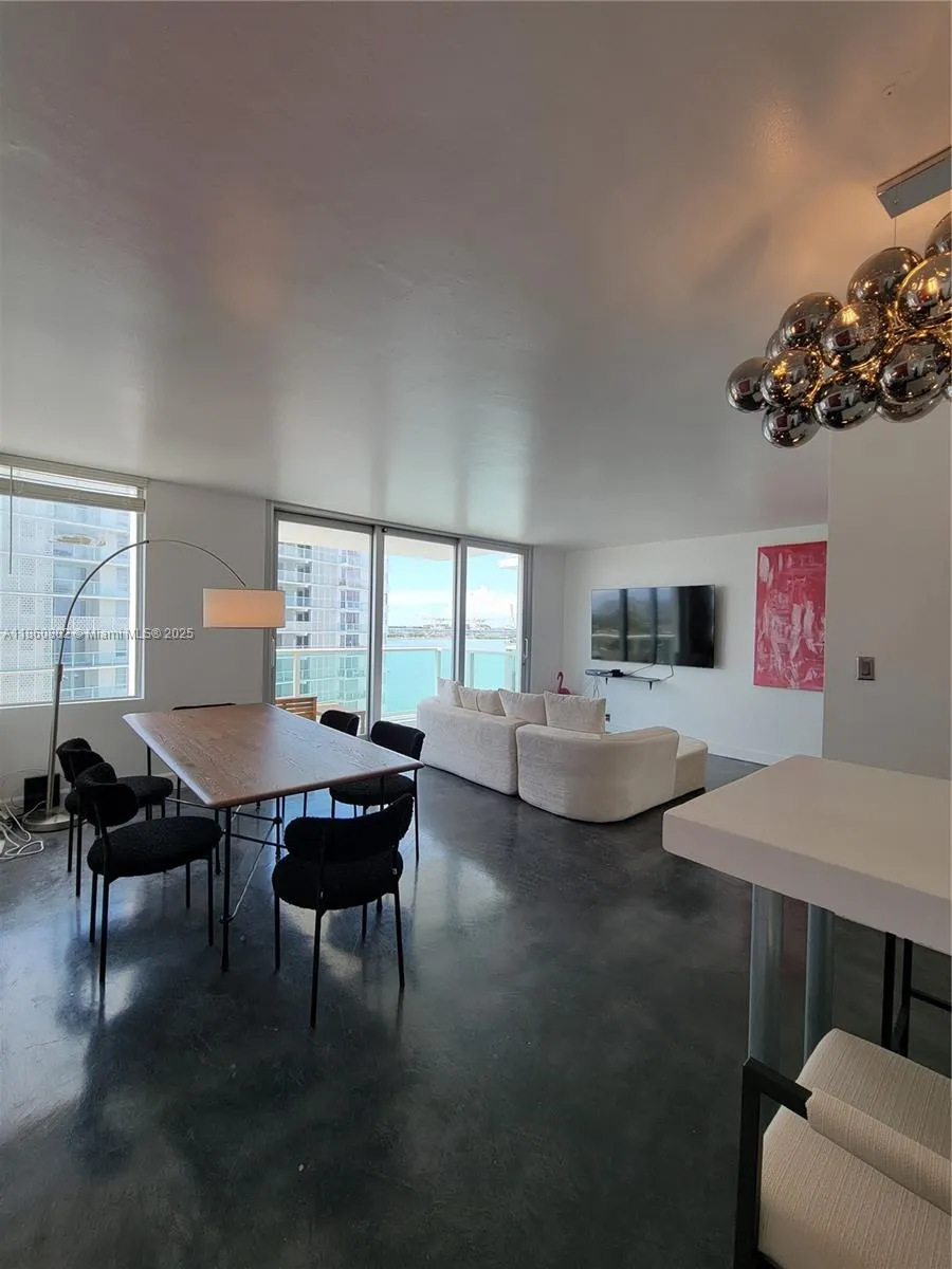 1000 West Ave, #1029