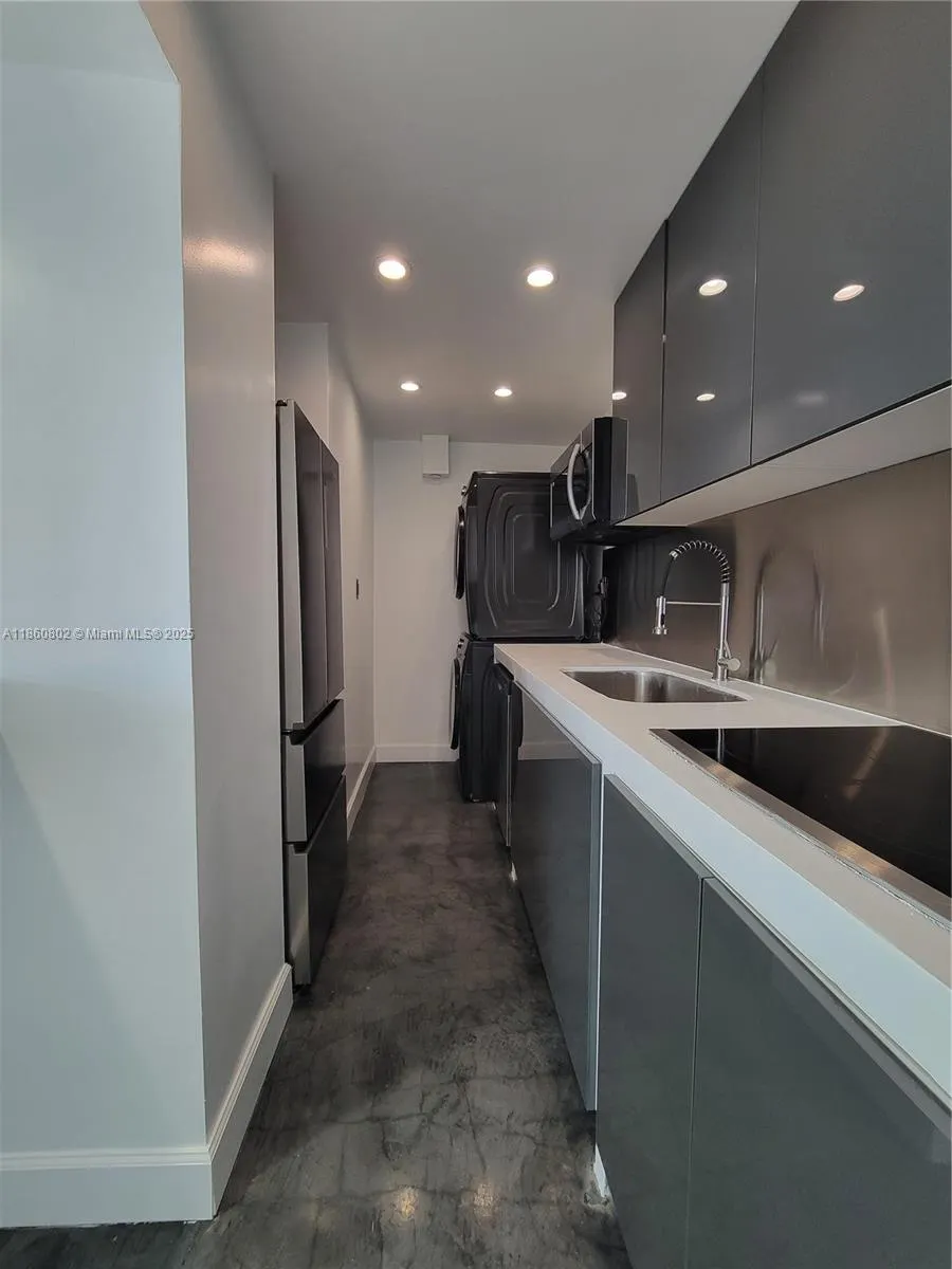 1000 West Ave, #1029