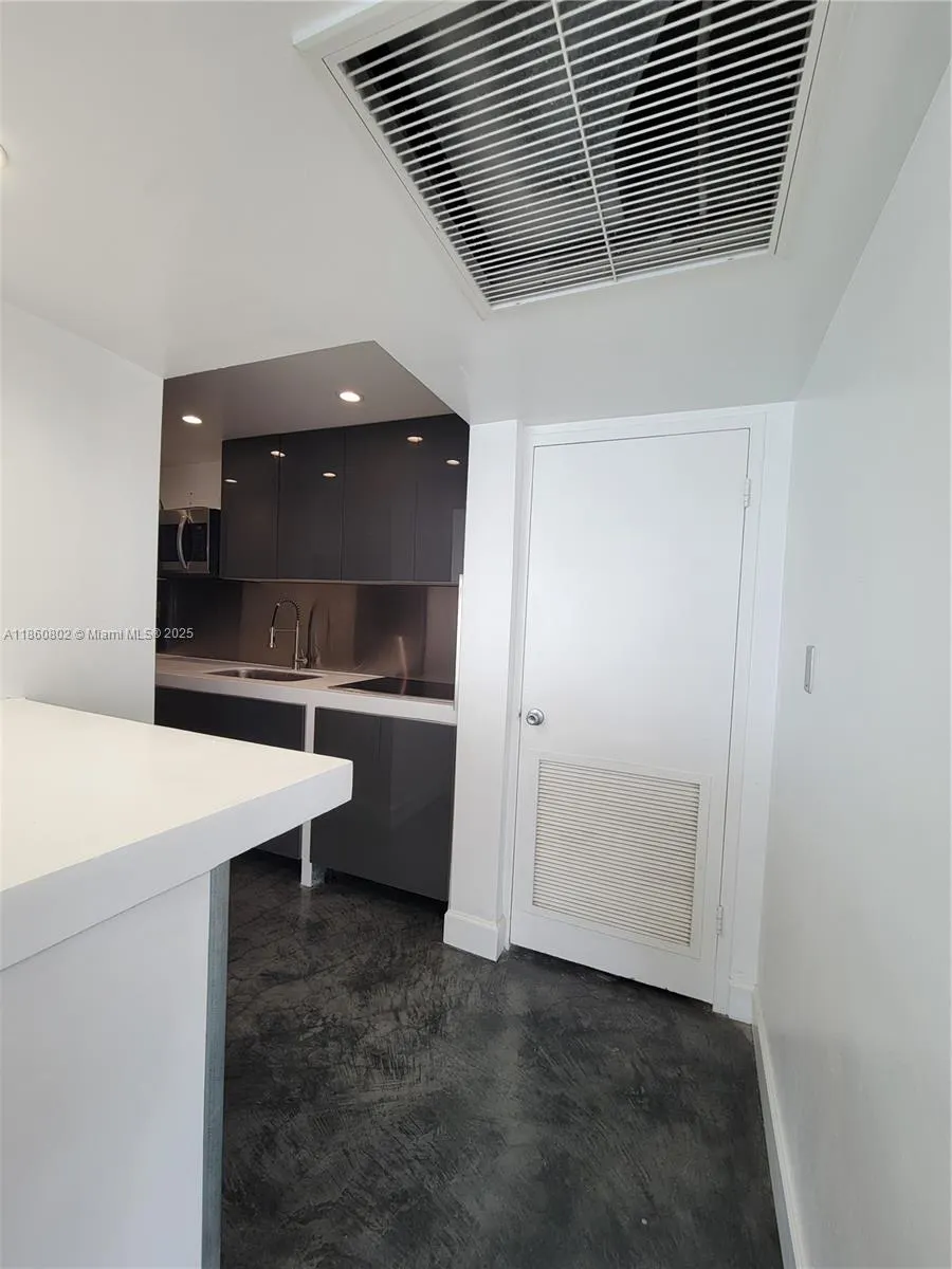 1000 West Ave, #1029