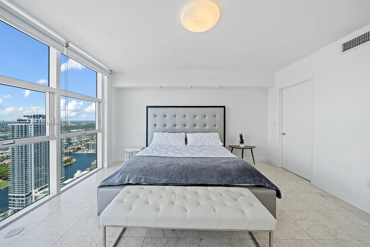 1830 S Ocean Dr, #4907