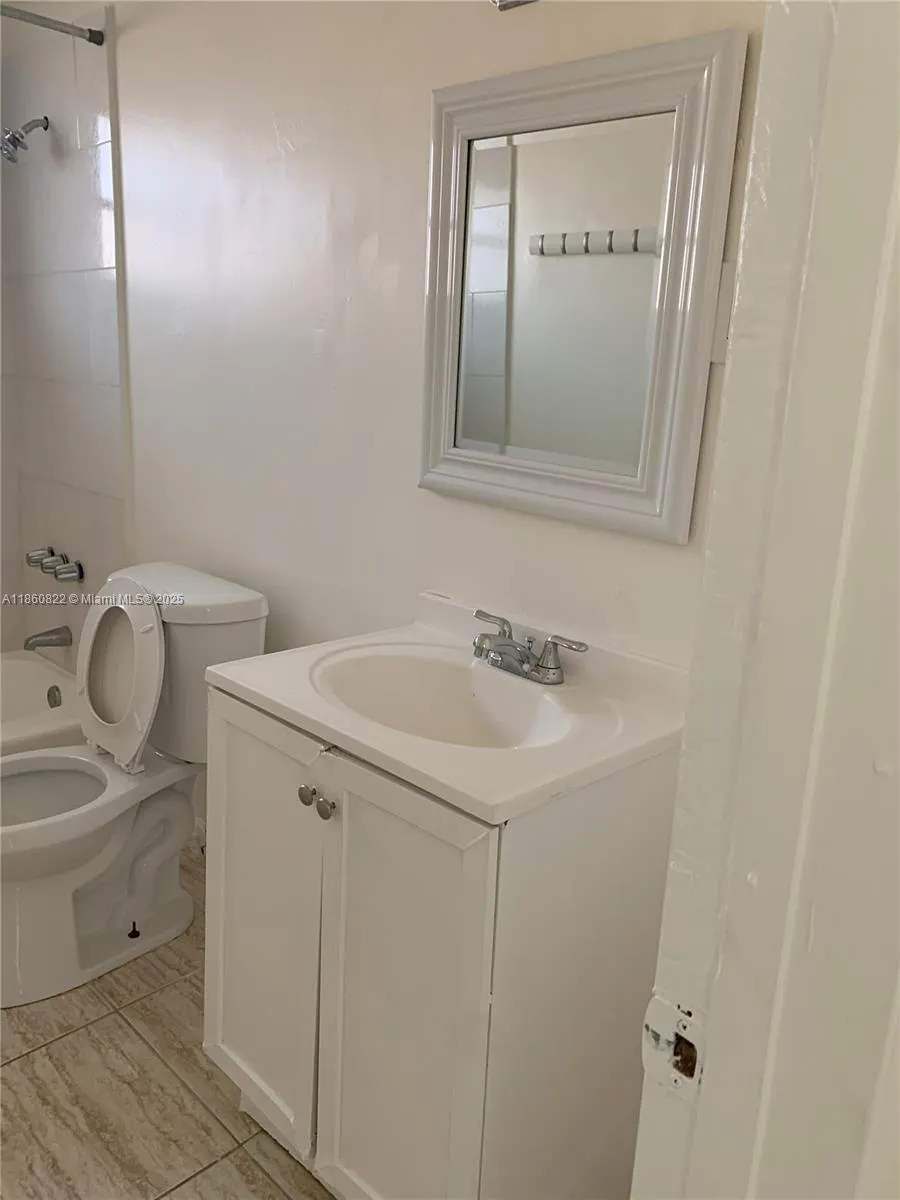 1725 NW 59th St, #3