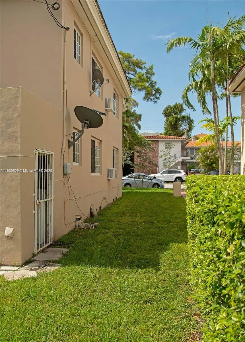 233 Madeira Ave, #1