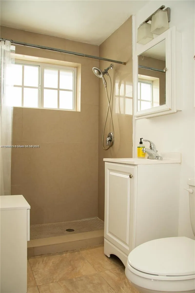233 Madeira Ave, #1
